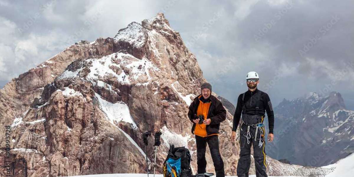Mountain Expedition Clothing: Essential Gear for High Altitude Adventures