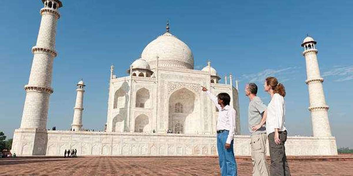 Explore India with An Experienced Tour Guide