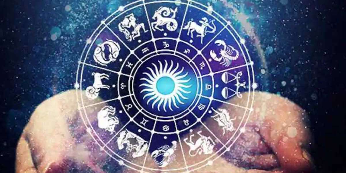 Unlocking the Power of Astrology with an Online Astrologer