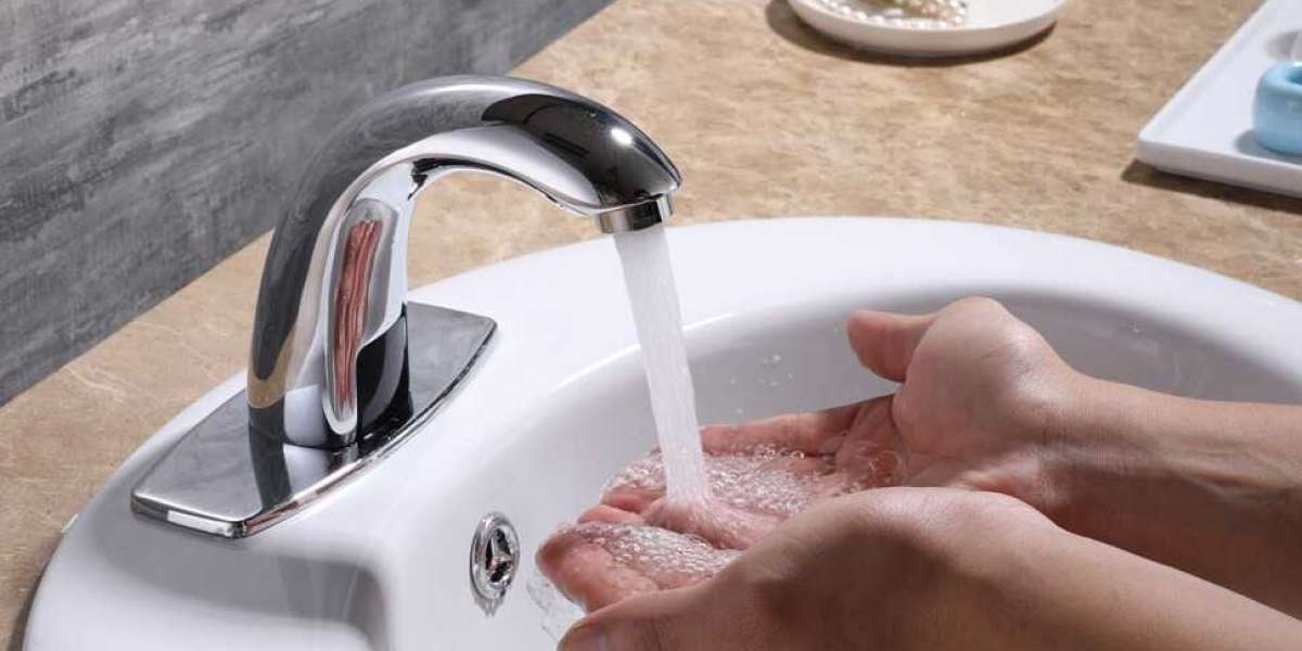 Top Nine Touchless Bathroom Faucets for Germ-Free Convenience