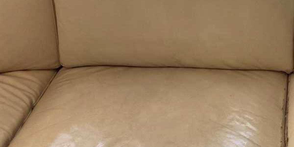 Leather Couch Cleaning Service: Keep Your Furniture Looking New