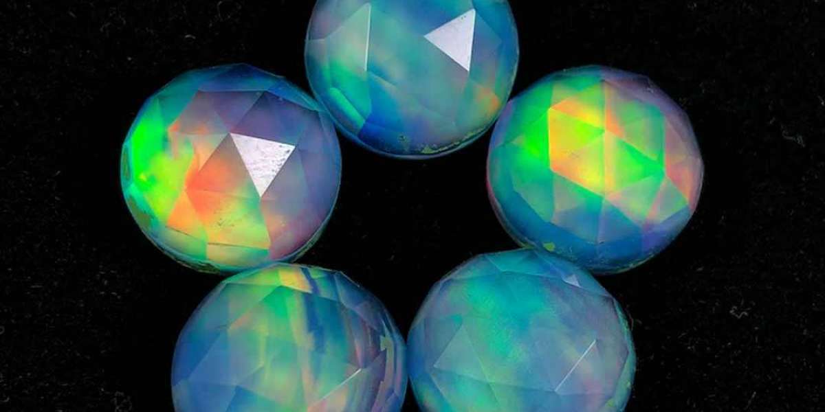 Cosmic Symphony: The Changing Shades of Aurora Opal