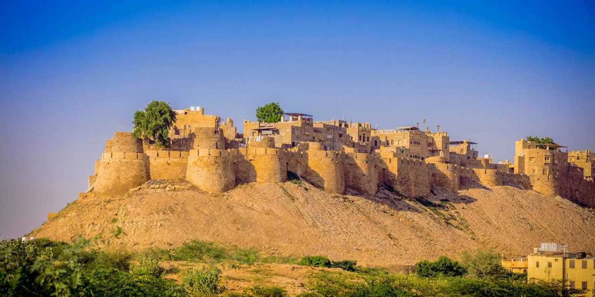 Exploring Rajasthan on a Golden Triangle India Tour with Customized Options