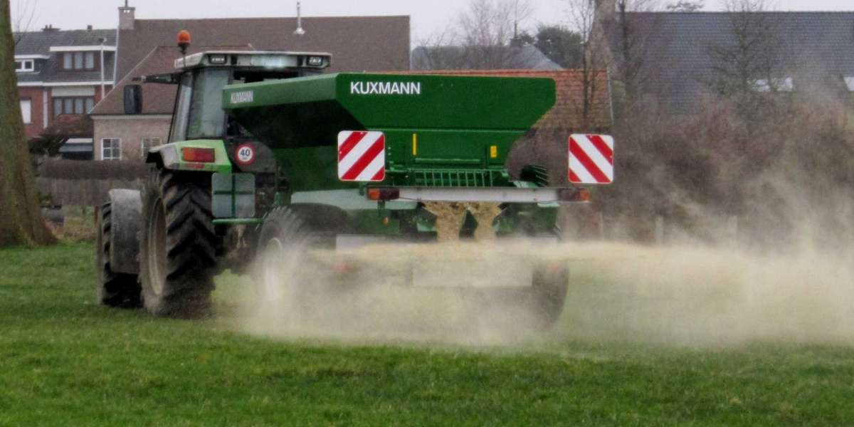 Fertilizer Spreader Market: Trends, Innovations, and Growth 2024