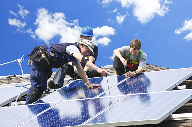 How to Spot the Signs That Your Residential Solar Systems Need Maintenance