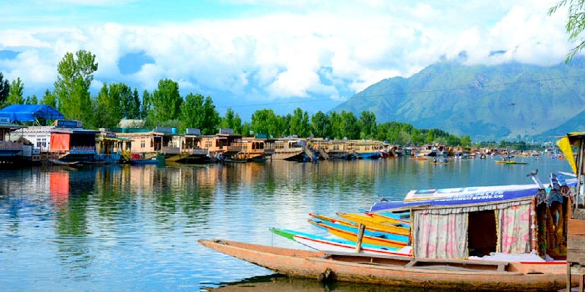 Discover the Beauty of Kashmir with Exclusive Srinagar Holiday Packages