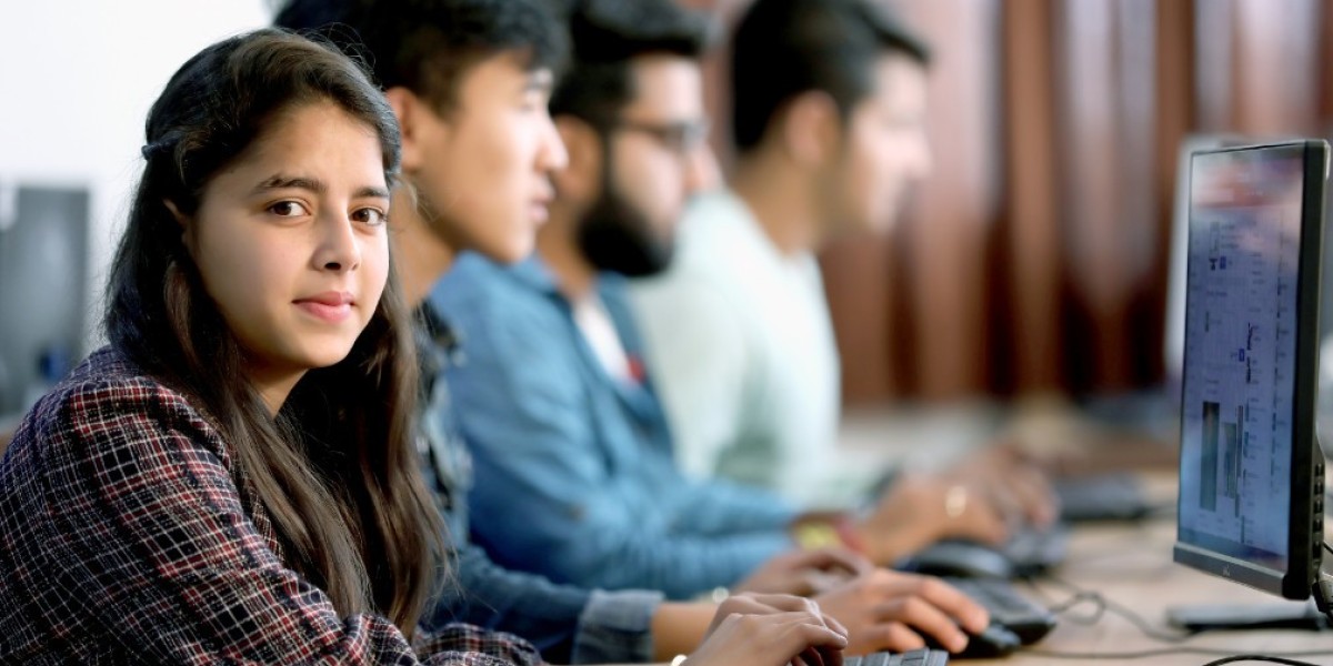 Inside Gujarat’s Next-Gen B.Sc Colleges: Smart Labs, AI Projects & Eco Research